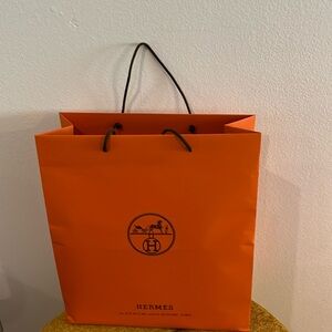 Hermes gift bag 🛍️
